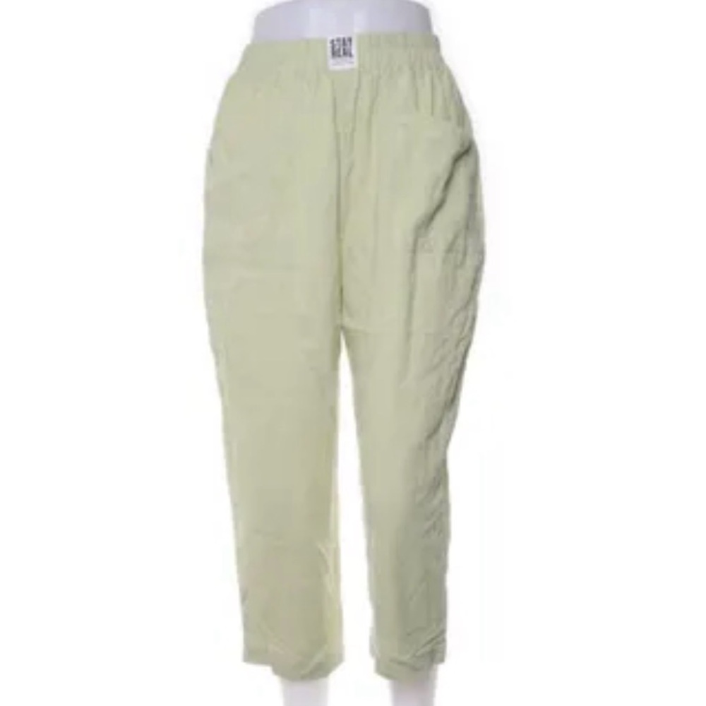 Casual Cream Women’s Capri Pants Size 3